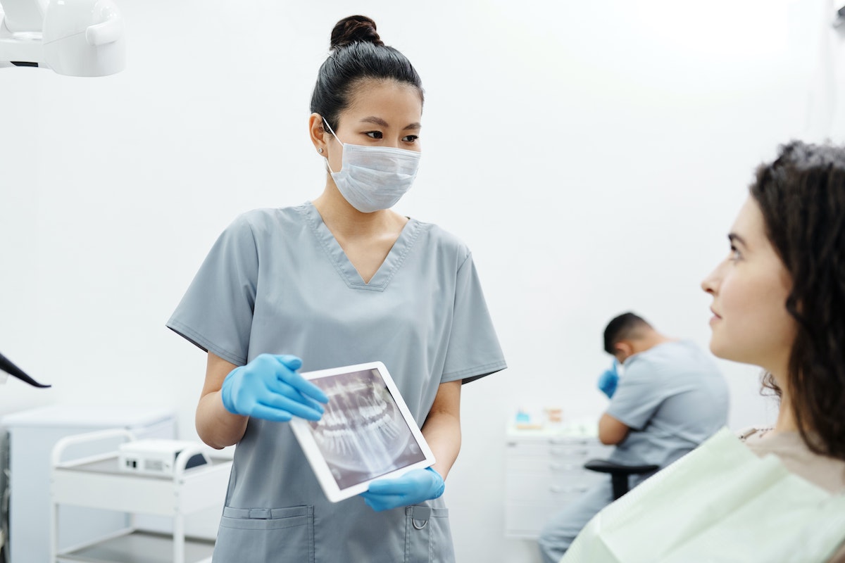 Impianti Dentali a Carico Immediato con Chirurgia Guidata Senza Bisturi Traumi Errori Punti Parma Carpi Modena Reggio Emilia | AKOSL'Implantologia Dentale è dolorosa? Con AKOS no.. Senza Bisturi Traumi Errori Punti Parma Fiorenzuola Piacenza Fidenza | AKOS Centro Odontoiatrico