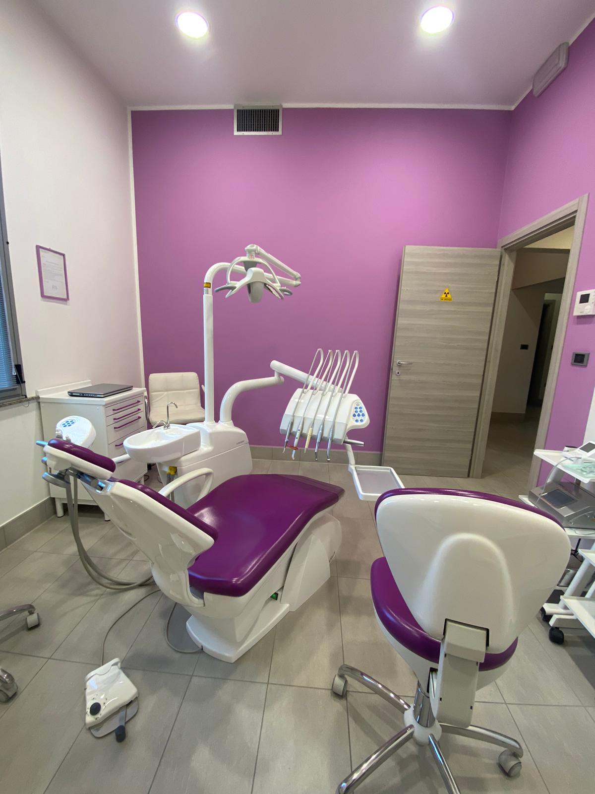 Emergenze Dentali con Dentisti Specialisti di Eccellenza | AKOS Centro Odontoiatrico Dental Care Parma Fiorenzuola Piacenza Fidenza Cremona Casalmaggiore Reggio Emilia