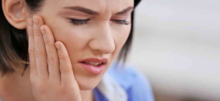 Blocco della mandibola: cause e soluzioni – Consigli del Centro Odontoiatrico AKOS Dental Care