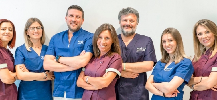 Dental Care AKOS: Eccellenze in Odontoiatria Estetica, Parodontologia, Chirurgia Orale