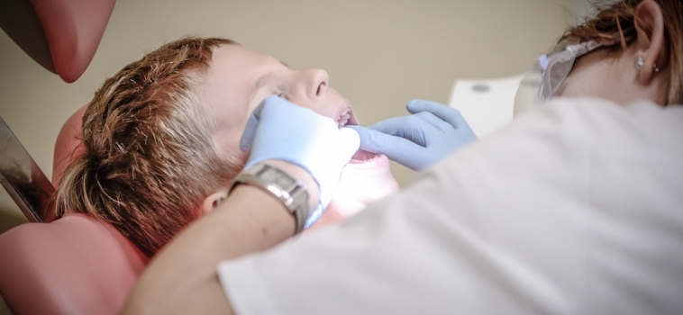 Visita di controllo dentale per bambini e ragazzi